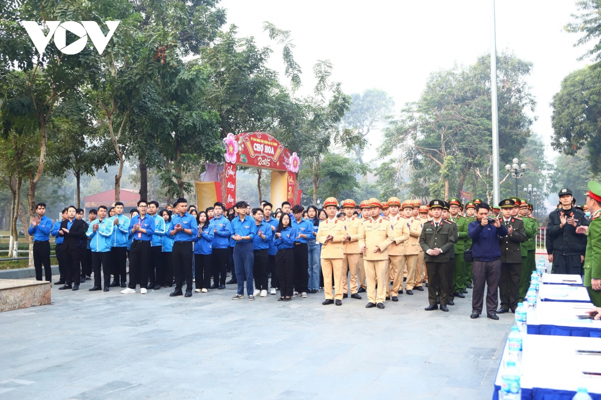 Sau 3 ngày tổ chức lại, “điểm nóng“ ùn tắc ở Thanh Xuân vẫn chưa "hạ nhiệt"- Ảnh 6.