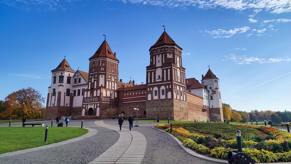Quốc gia đầu tiên ở châu Âu miễn visa cho Việt Nam: Mệnh danh là “viên ngọc ẩn giấu”, sở hữu nhiều lâu đài cổ được UNESCO công nhận di sản thế giới- Ảnh 4. Quốc gia đầu tiên ở châu Âu miễn visa cho Việt Nam: Mệnh danh là “viên ngọc ẩn giấu”, sở hữu nhiều lâu đài cổ được UNESCO công nhận di sản thế giới- Ảnh 4.