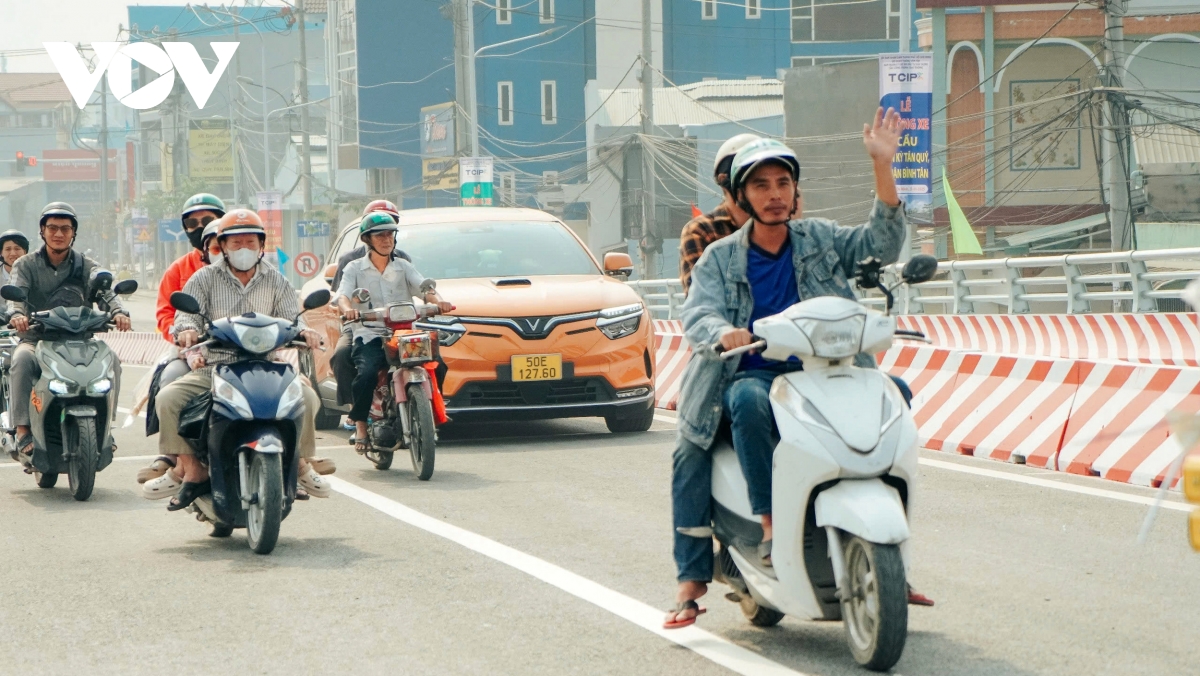 Khánh thành cầu Tân Kỳ - Tân Quý, kết nối Quốc lộ 1 với sân bay Tân Sơn Nhất- Ảnh 2.