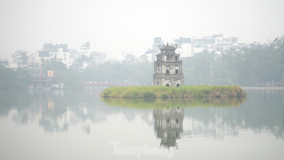 Hà Nội càng về chiều bầu trời càng mù mịt, chất lượng không khí xấu- Ảnh 2.