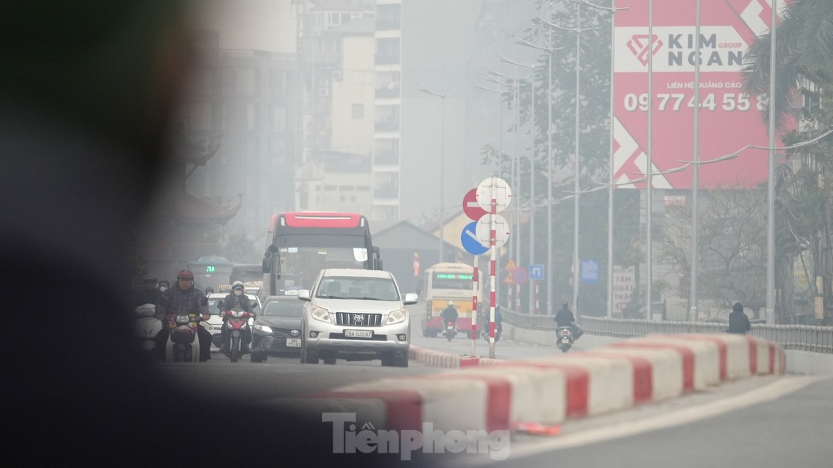 Hà Nội càng về chiều bầu trời càng mù mịt, chất lượng không khí xấu- Ảnh 3.