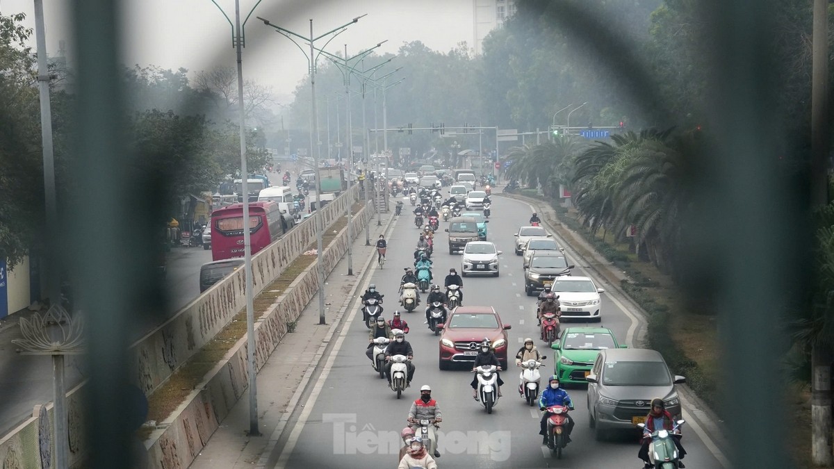 Hà Nội càng về chiều bầu trời càng mù mịt, chất lượng không khí xấu- Ảnh 10.