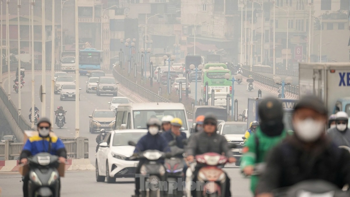 Hà Nội càng về chiều bầu trời càng mù mịt, chất lượng không khí xấu- Ảnh 14.