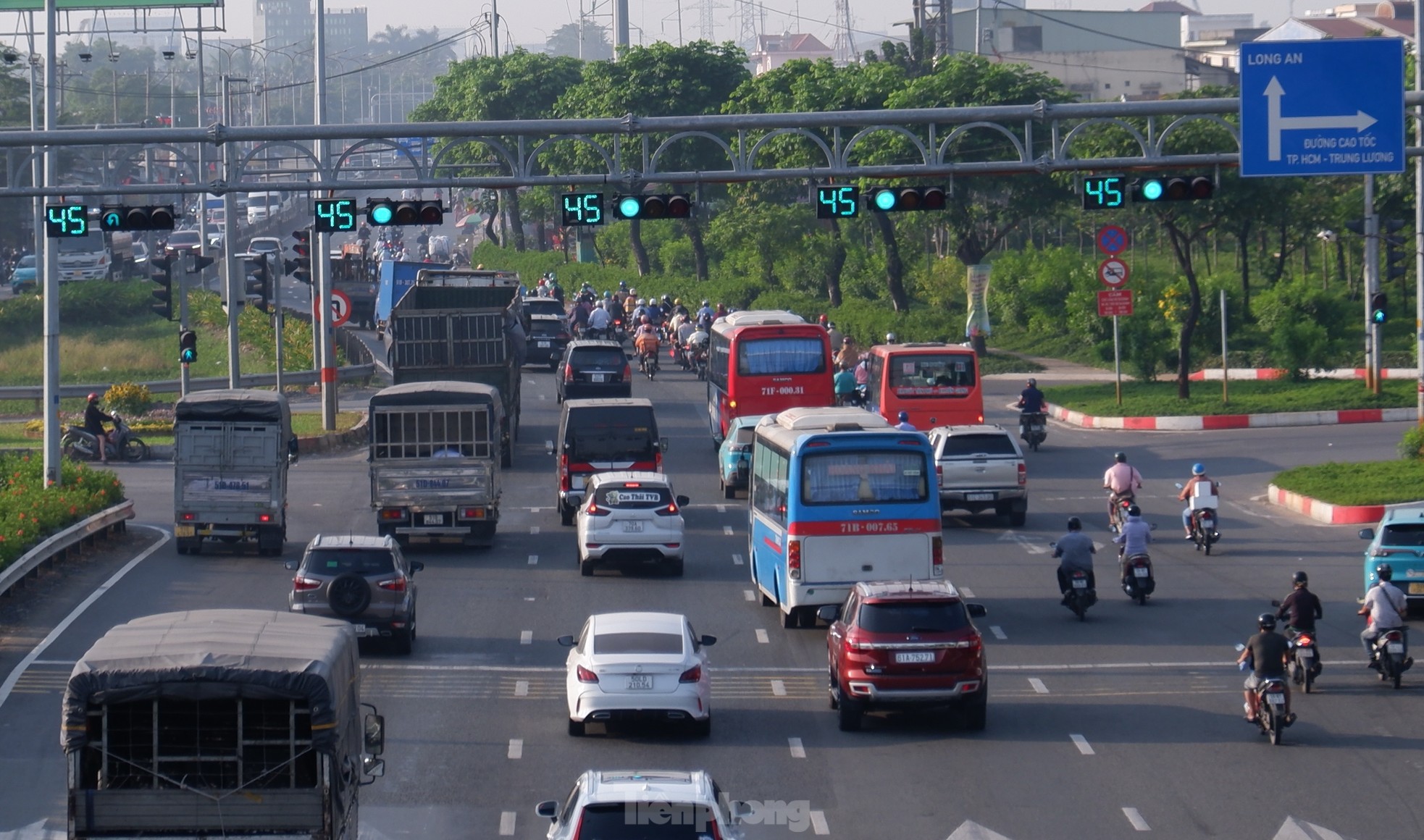 Các bến xe, cửa ngõ TPHCM đông người di chuyển về quê ăn Tết sớm- Ảnh 10.