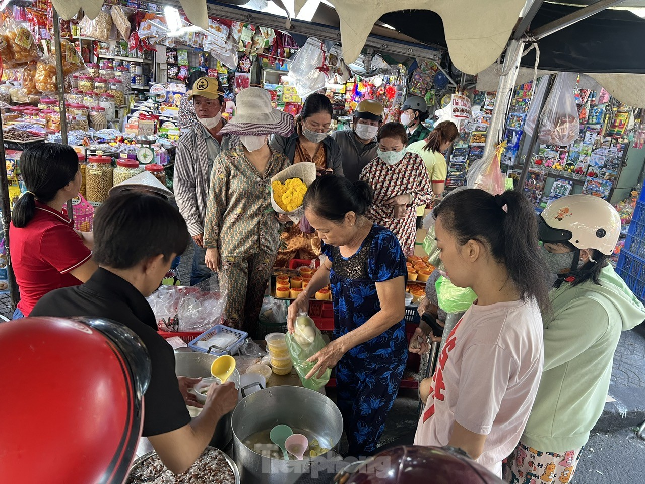 Lễ vật đưa ông Táo về trời đắt khách, mua không cần trả giá- Ảnh 9.