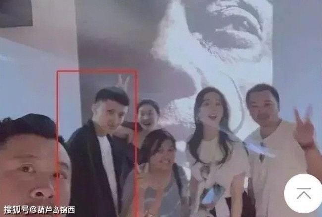 HOT: Lưu Diệc Phi bị "tóm sống" hẹn hò trai đẹp lúc nửa đêm, danh tính đối phương gây xôn xao- Ảnh 4. HOT: Lưu Diệc Phi bị "tóm sống" hẹn hò trai đẹp lúc nửa đêm, danh tính đối phương gây xôn xao- Ảnh 4.