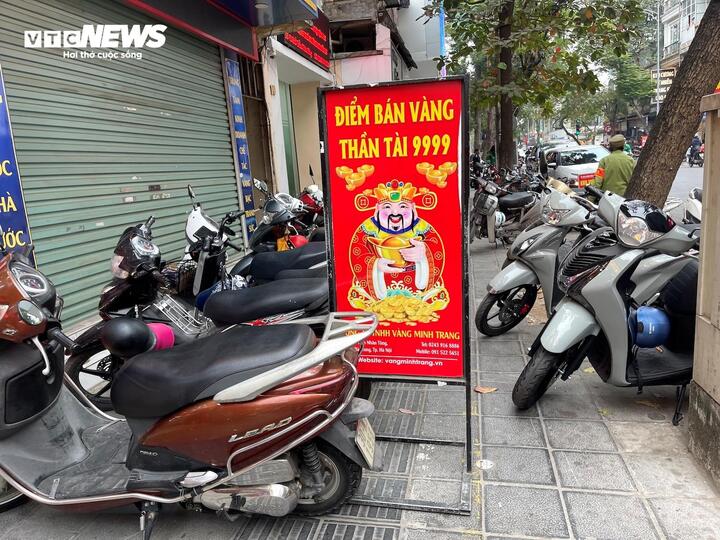 Chưa nghỉ Tết, cửa hàng vàng đã ngóng chờ ngày vía Thần Tài- Ảnh 11.