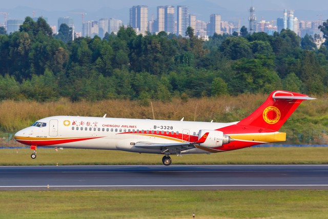 Chiếc máy bay Vietjet lạ trên tuyến Hà Nội - Côn Đảo: Sơn hình hoa Lêkima, dòng chữ tiếng Trung gây chú ý- Ảnh 2.