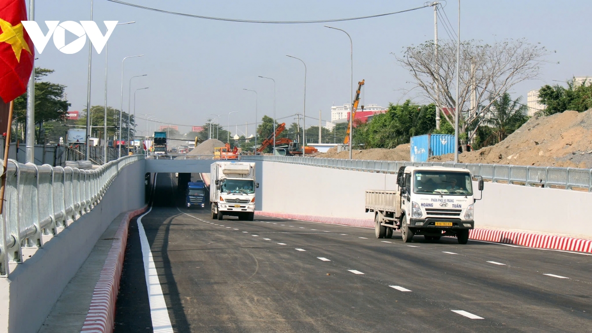 TP.HCM thông xe toàn bộ nút giao Nguyễn Văn Linh - Nguyễn Hữu Thọ- Ảnh 2.