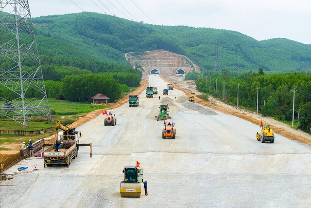 4.000 người báo tin vui, tuyến cao tốc 20.400 tỷ đồng ở Việt Nam sẽ 'thần tốc về đích' trước 7 tháng?- Ảnh 5.