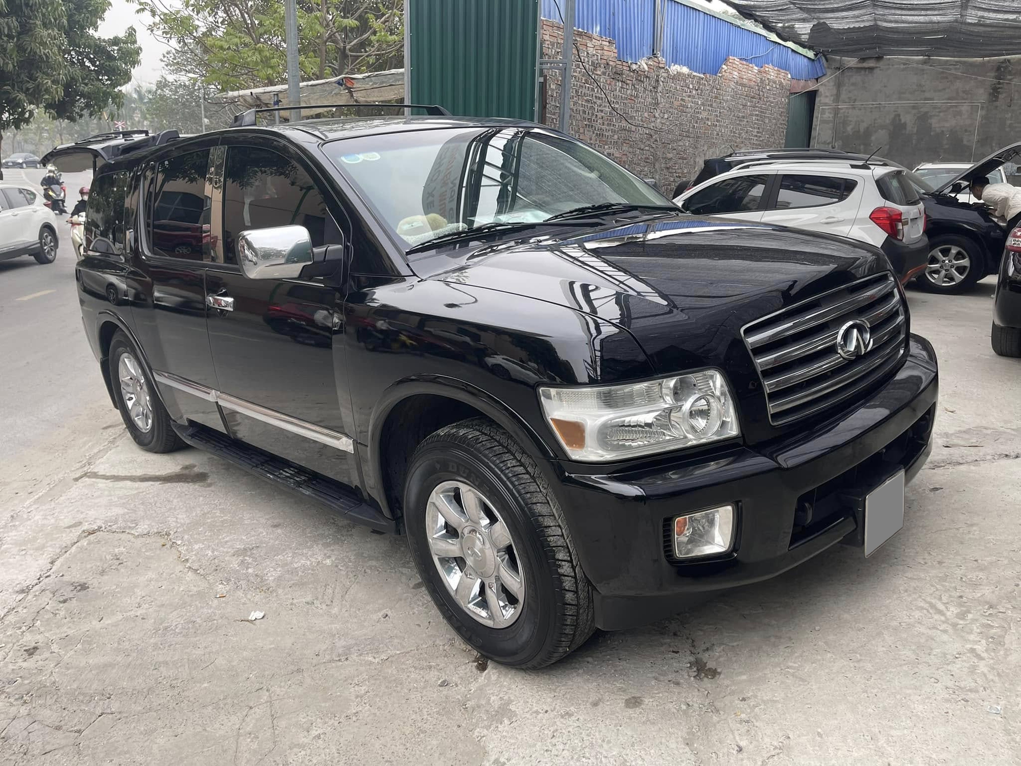 'Khủng long' Infiniti QX56 2004 rao bán 'rẻ như Morning': Lịch sử của xe là chi tiết đáng chú ý, 'hút' gần 20 lít/100km- Ảnh 3.