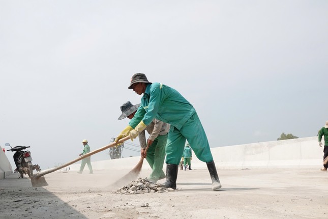 Công trường cao tốc Cần Thơ - Cà Mau những ngày giáp Tết- Ảnh 2.