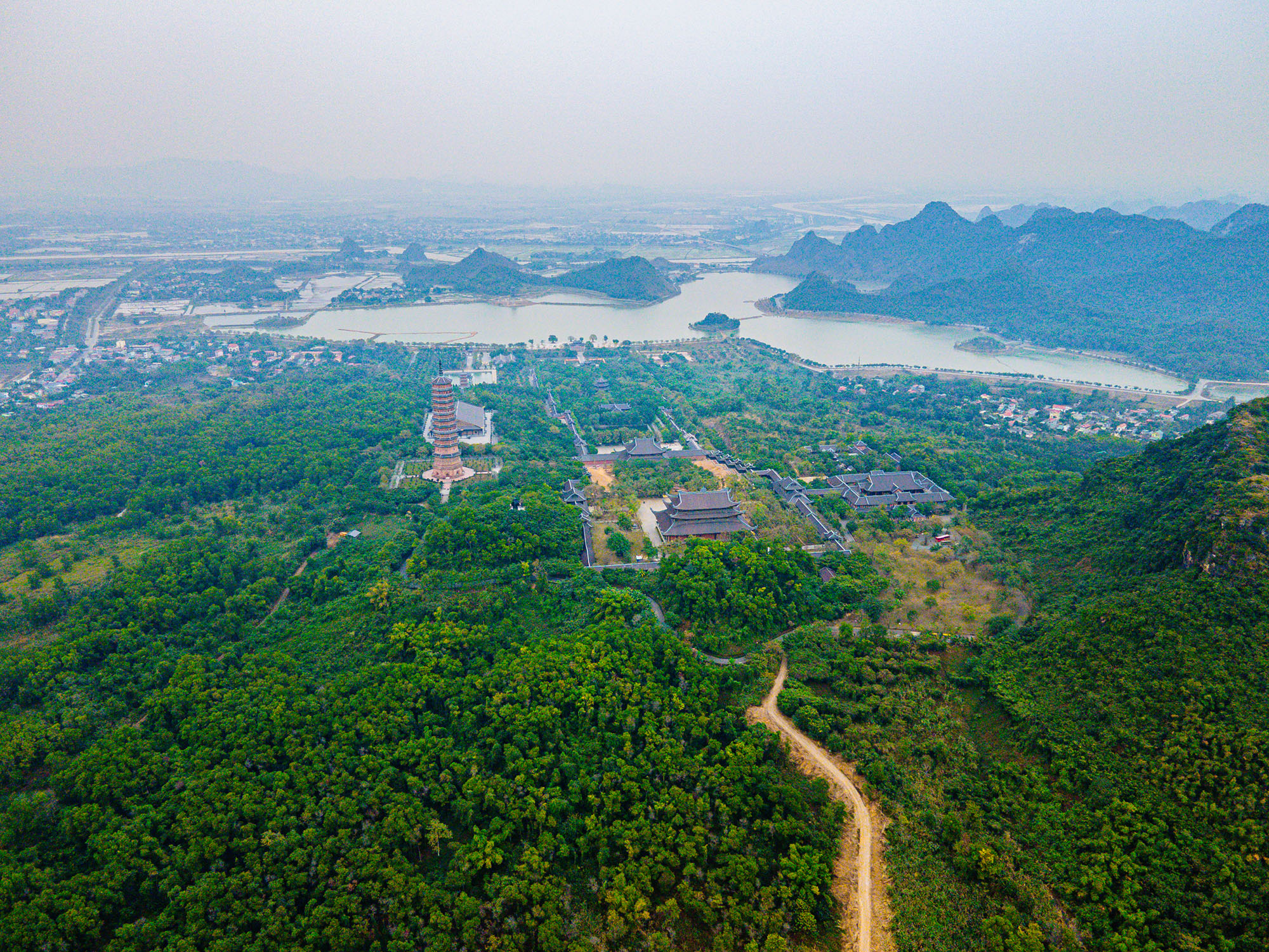 Tượng Phật bằng đồng dát vàng lớn nhất châu Á, chuông đồng, giếng ngọc lớn nhất Việt Nam… và những công trình tâm linh hàng chục nghìn tỷ làm nên tên tuổi của đại gia Xuân Trường- Ảnh 1.