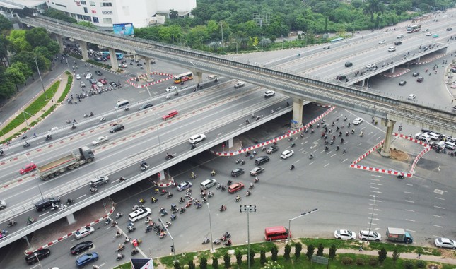 Hà Nội 'xóa' 39% điểm ùn tắc giao thông- Ảnh 3. Hà Nội 'xóa' 39% điểm ùn tắc giao thông- Ảnh 3.