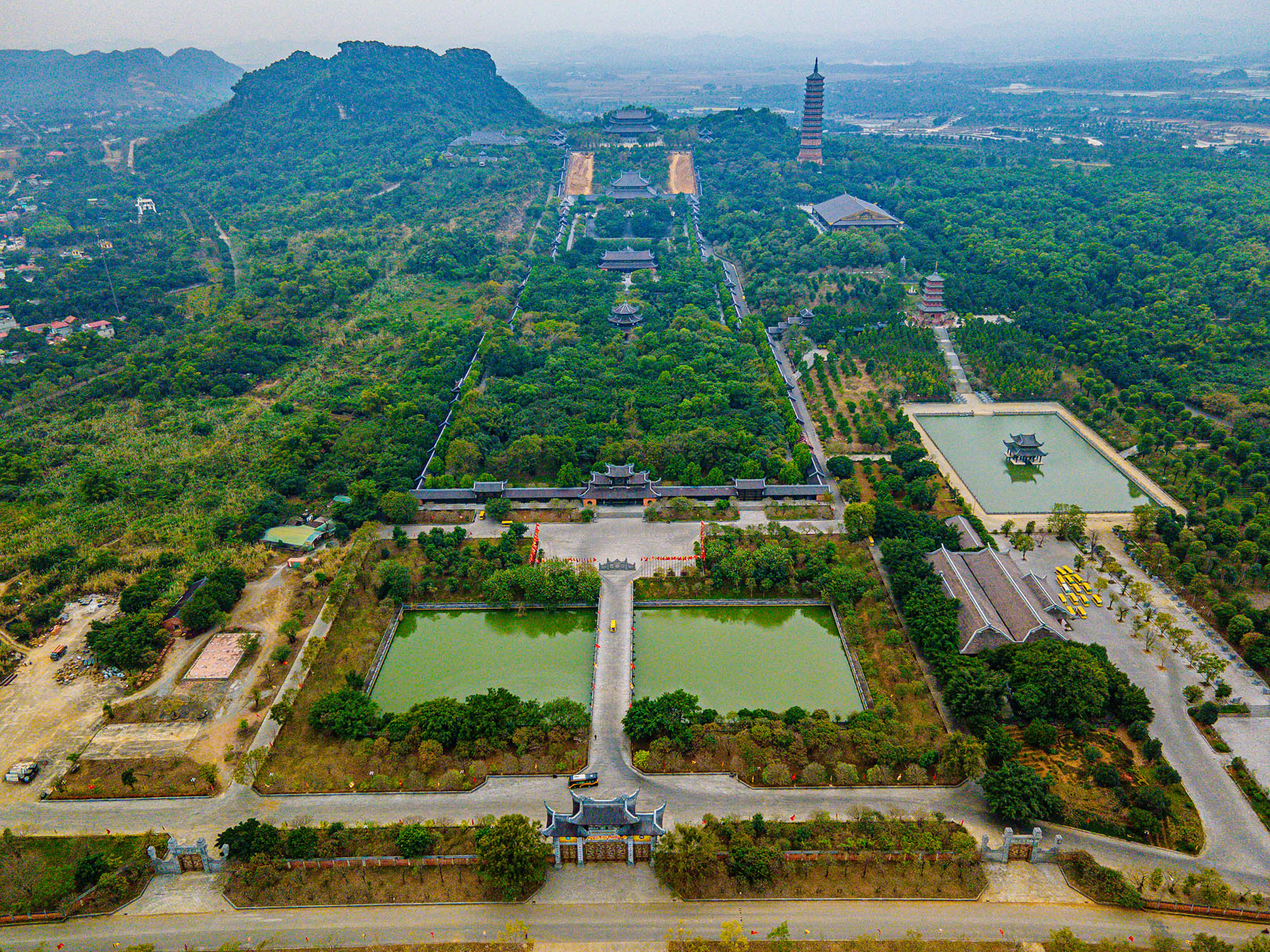 Tượng Phật bằng đồng dát vàng lớn nhất châu Á, chuông đồng, giếng ngọc lớn nhất Việt Nam… và những công trình tâm linh hàng chục nghìn tỷ làm nên tên tuổi của đại gia Xuân Trường- Ảnh 4.