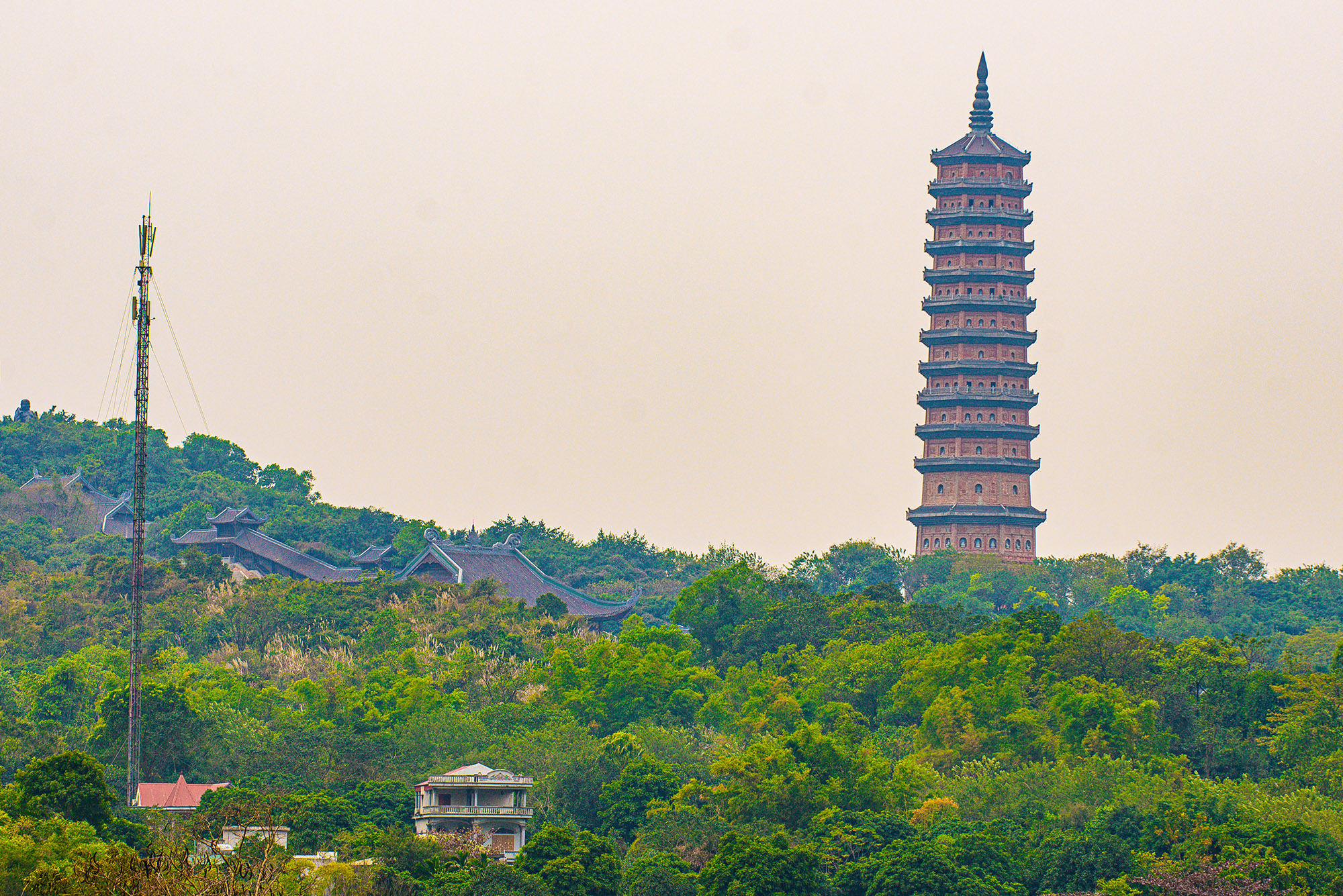 Tượng Phật bằng đồng dát vàng lớn nhất châu Á, chuông đồng, giếng ngọc lớn nhất Việt Nam… và những công trình tâm linh hàng chục nghìn tỷ làm nên tên tuổi của đại gia Xuân Trường- Ảnh 5.