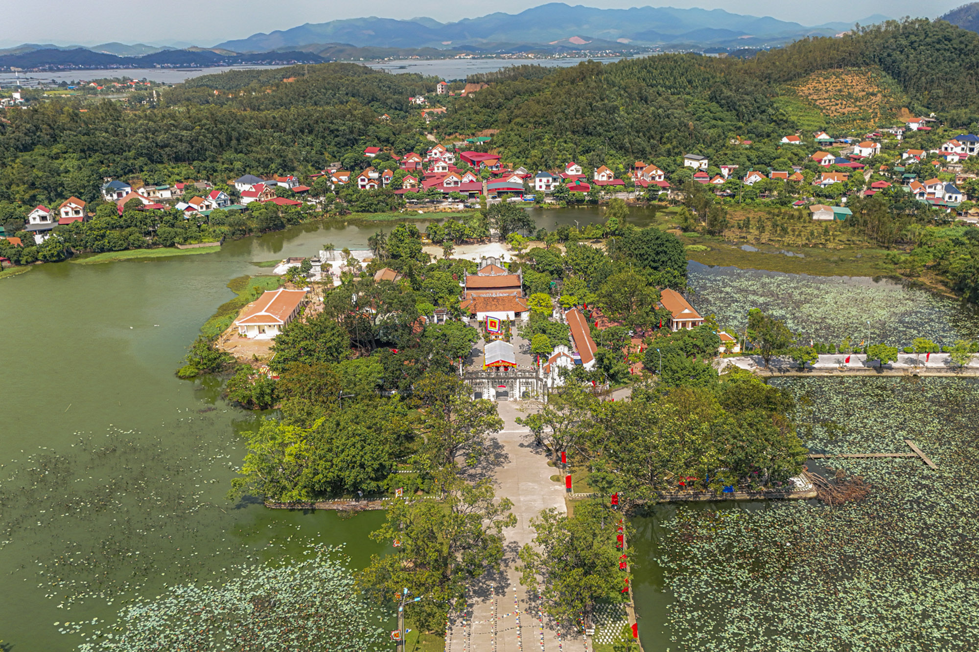 Tượng Phật bằng đồng dát vàng lớn nhất châu Á, chuông đồng, giếng ngọc lớn nhất Việt Nam… và những công trình tâm linh hàng chục nghìn tỷ làm nên tên tuổi của đại gia Xuân Trường- Ảnh 9.