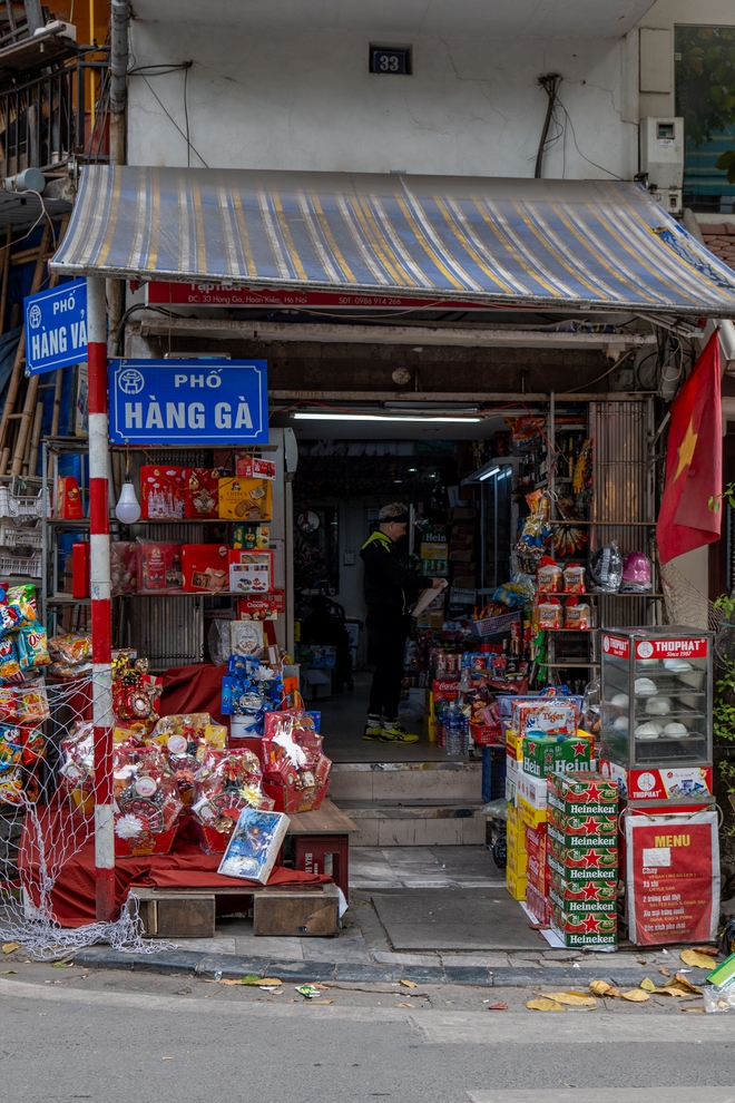 Có một Hà Nội yên bình như thế chiều cuối năm, "mùi" Tết len lỏi từng phố nhỏ- Ảnh 19.