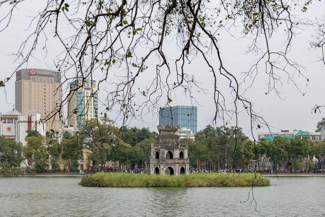 Có một Hà Nội yên bình như thế chiều cuối năm, "mùi" Tết len lỏi từng phố nhỏ- Ảnh 1.