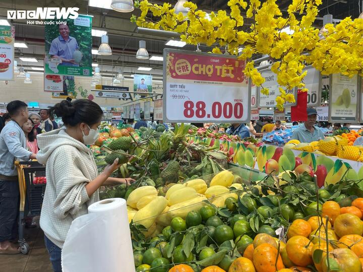 Chợ sáng 30 Tết, nhiều quầy hải sản, giò chả của siêu thị trống trơn- Ảnh 23.