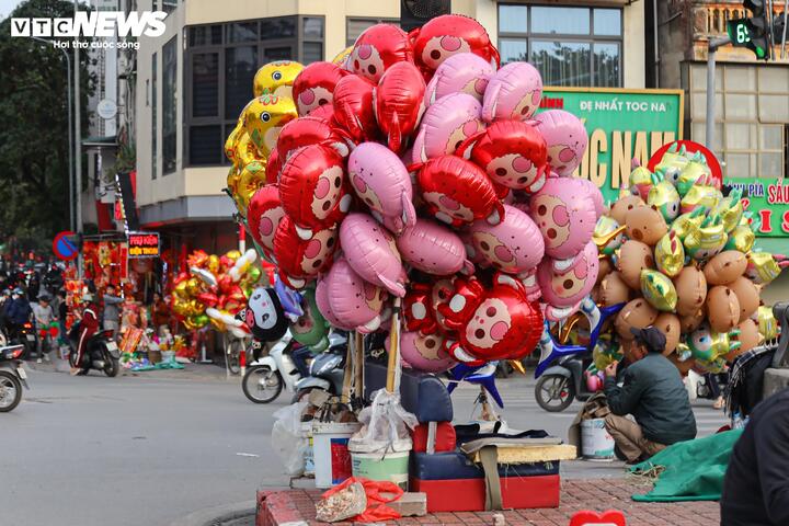 Những dịch vụ 'hái ra tiền' trong ngày 29 Tết- Ảnh 6.