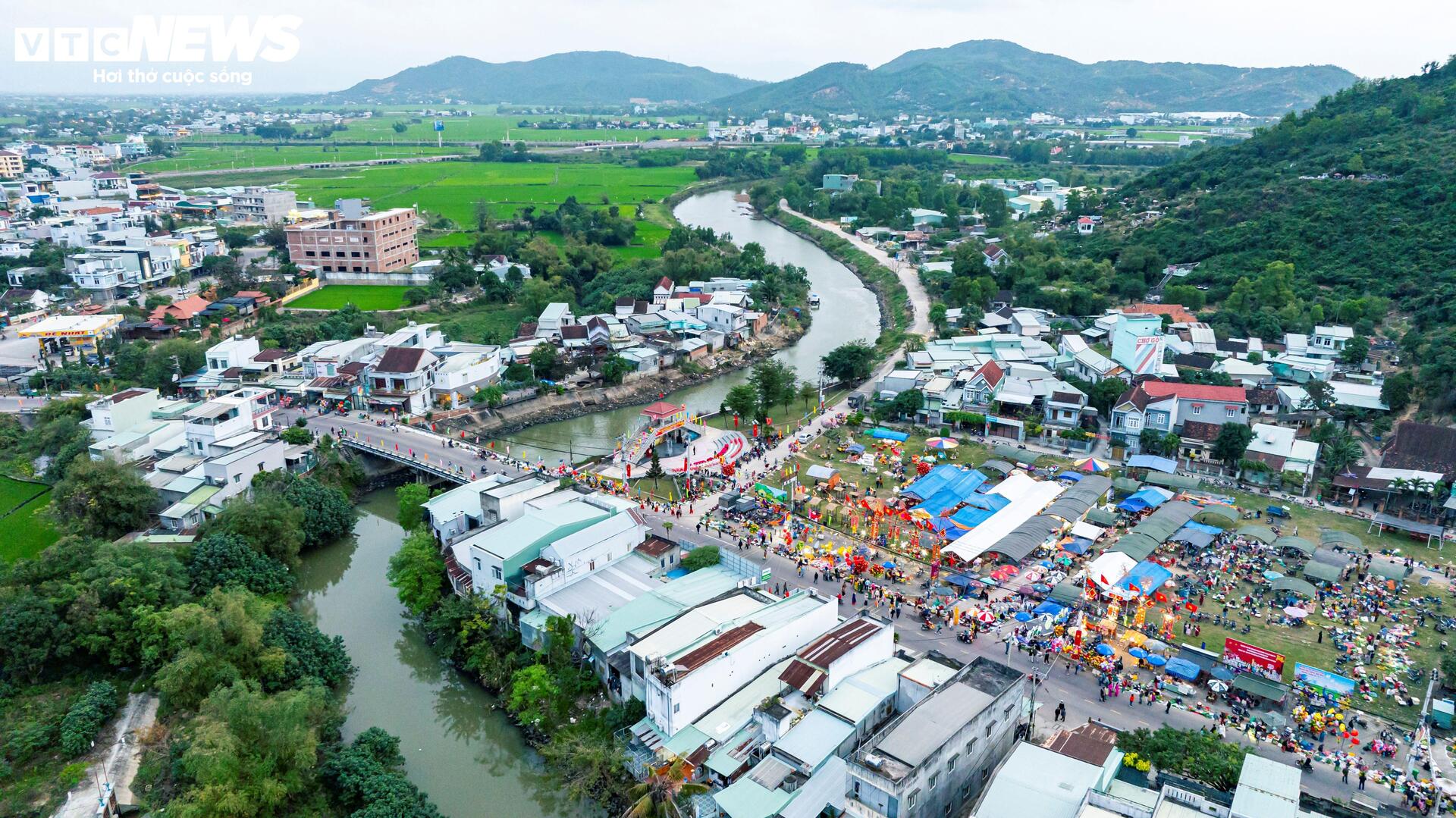 Chợ gần 300 tuổi tại Bình Định, mỗi năm họp 1 lần để cầu lộc, không cần lỗ lãi- Ảnh 10.