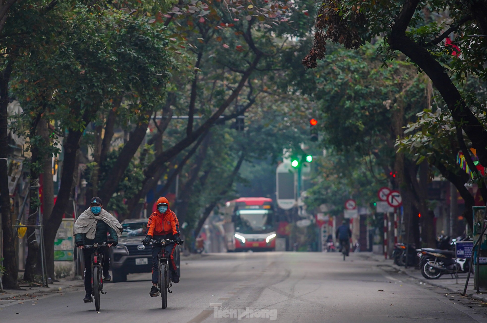 Phố phường Hà Nội bình yên sáng mùng 1 Tết- Ảnh 5.