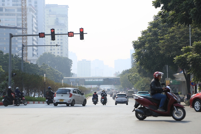 Toàn cảnh Hà Nội trong ngày ô nhiễm không khí nhất thế giới: Bụi mờ bao phủ từ sáng đến đêm- Ảnh 19.