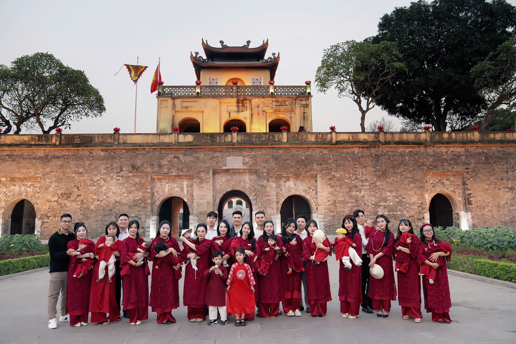 Team bỉm sữa Hà Nội khai xuân mùng 2 Tết bằng bộ ảnh không thể rực rỡ hơn, hứa hẹn một năm hoành tráng!- Ảnh 13.