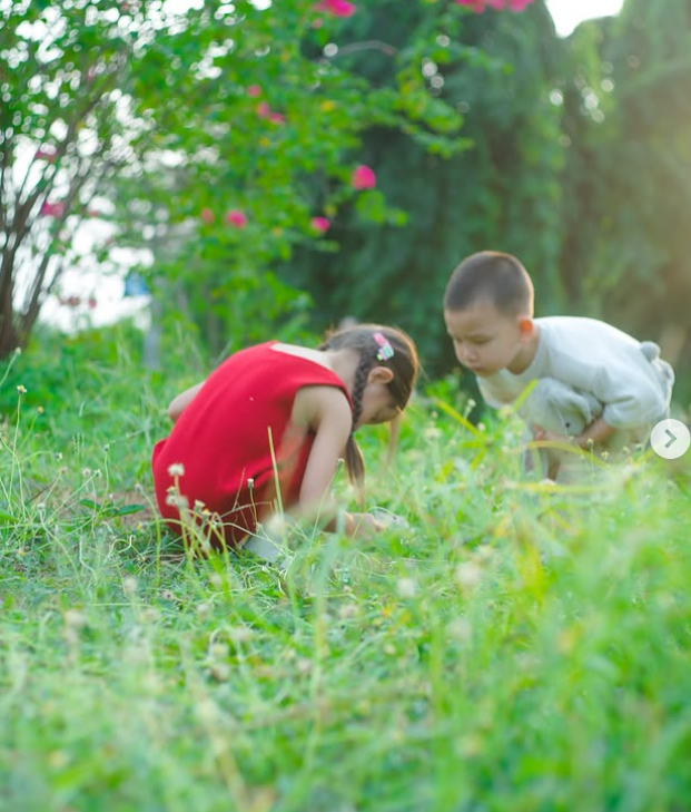 Nhìn những bức ảnh mà Hồ Ngọc Hà chia sẻ, dân tình đều bình luận câu này: Dạy con thật giản đơn mà hạnh phúc!- Ảnh 1.