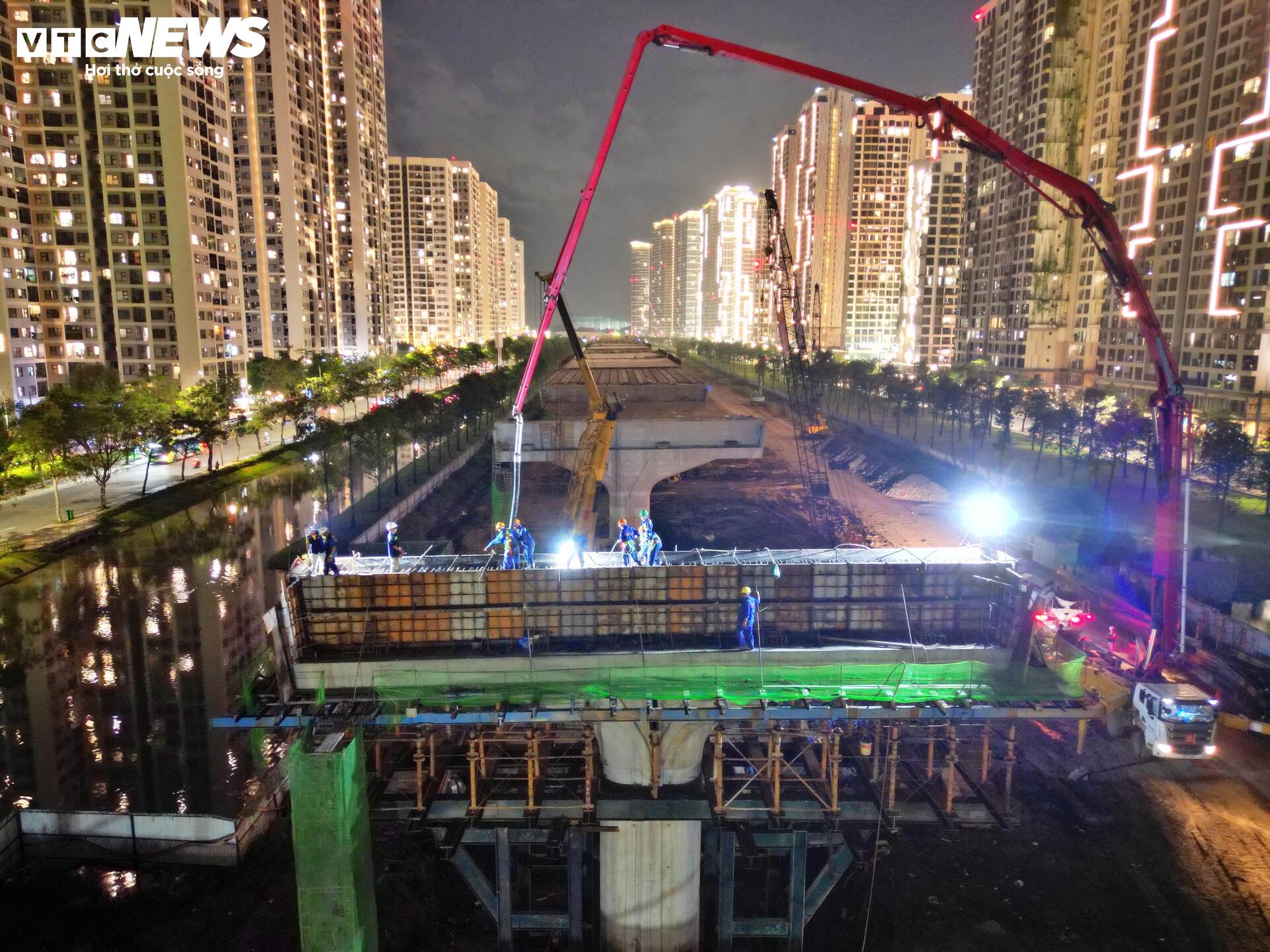 Làm việc xuyên đêm, xuyên Tết trên công trường Vành đai 3 TP.HCM- Ảnh 1.