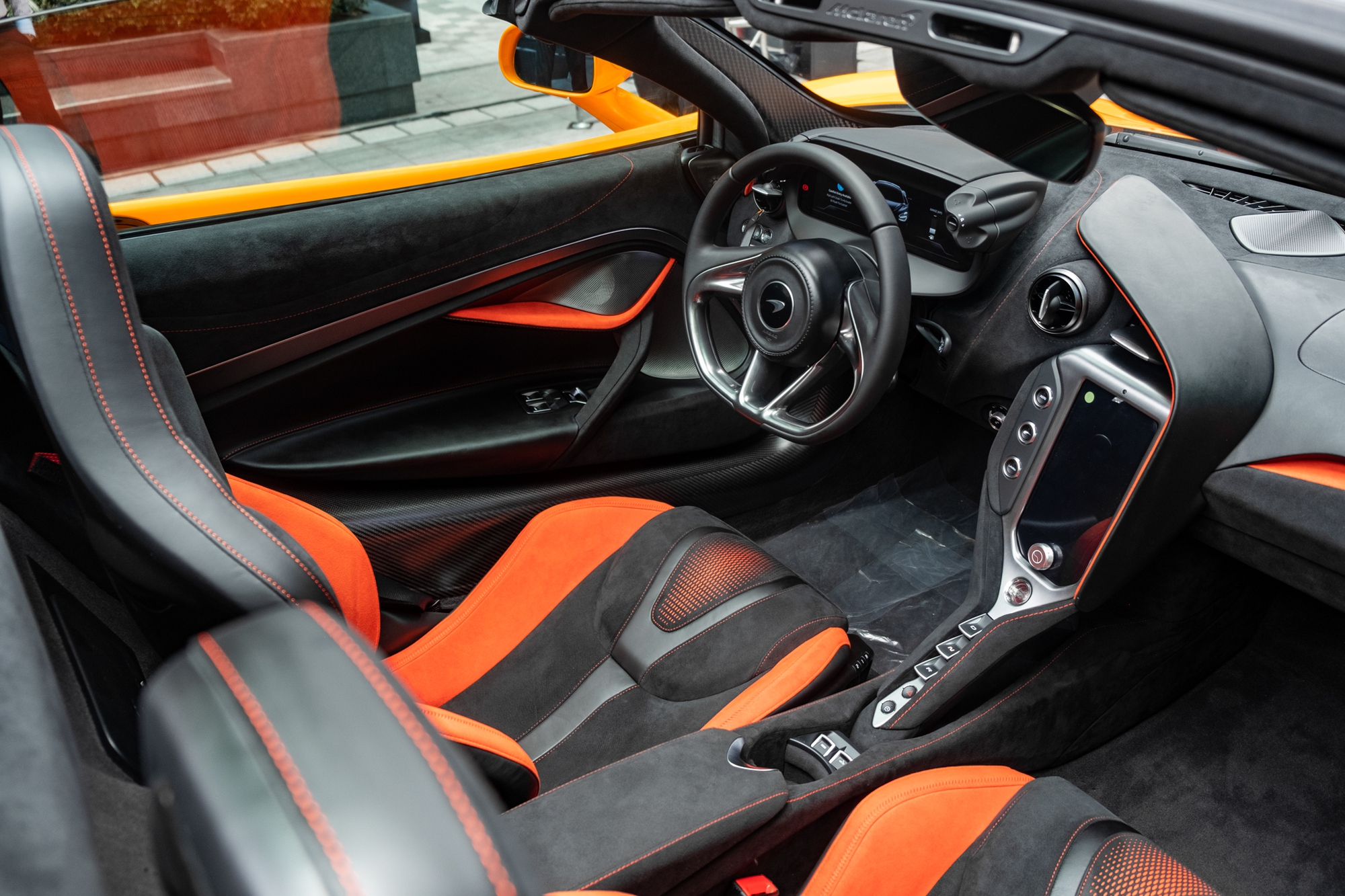 Vừa về với hot tiktoker, McLaren 750S Spider đầu tiên tại Việt Nam đã được gắn biển ‘thần tài’, trị giá ngang 1 chiếc Toyota Camry- Ảnh 5.