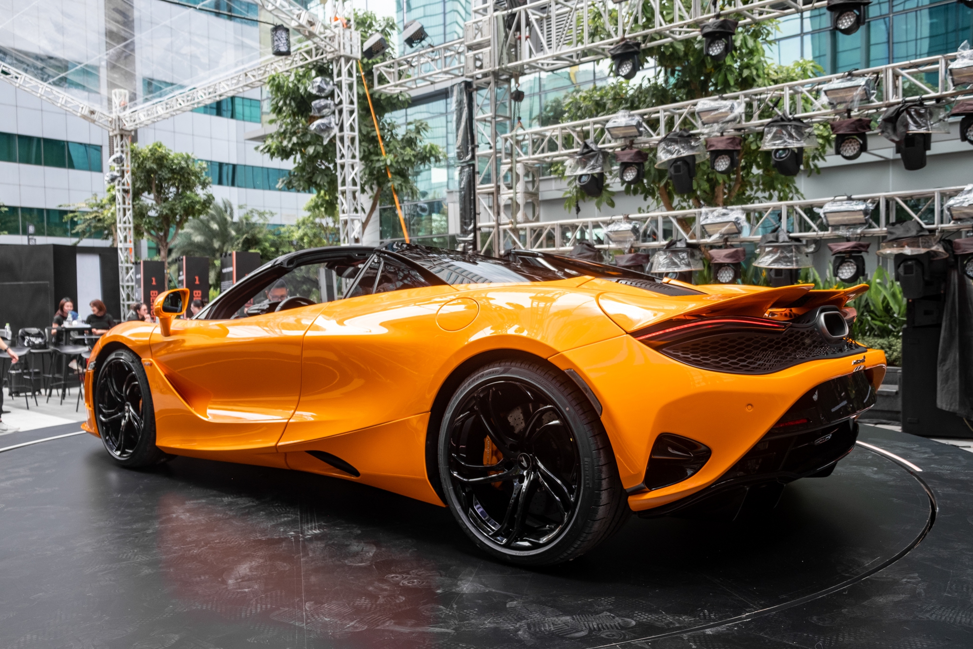 Vừa về với hot tiktoker, McLaren 750S Spider đầu tiên tại Việt Nam đã được gắn biển ‘thần tài’, trị giá ngang 1 chiếc Toyota Camry- Ảnh 4.