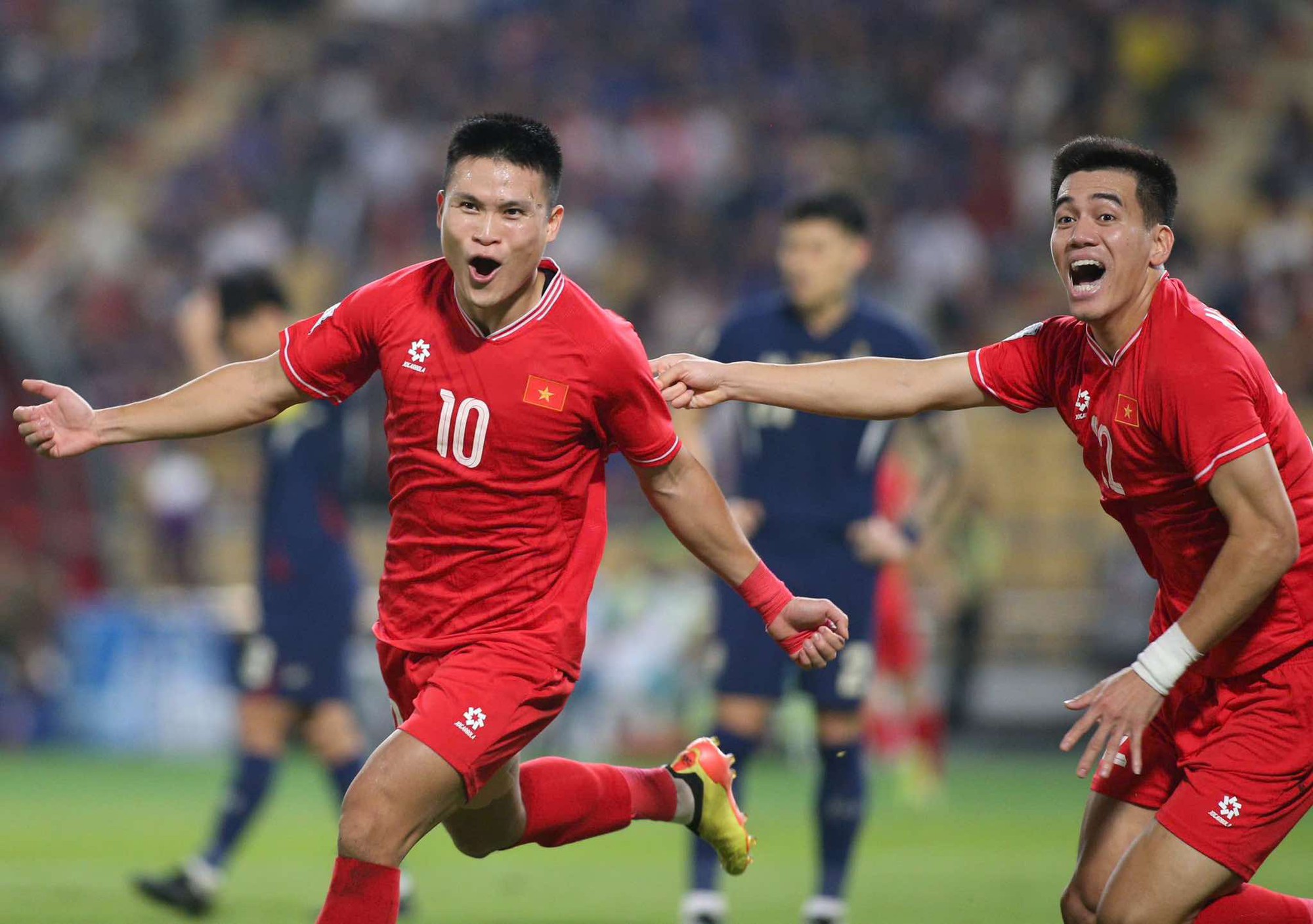 Không thể đỉnh hơn! Tuấn Hải, Hai Long giúp ĐT Việt Nam vô địch AFF Cup 2024, Duy Mạnh gửi luôn nụ hôn- Ảnh 2.