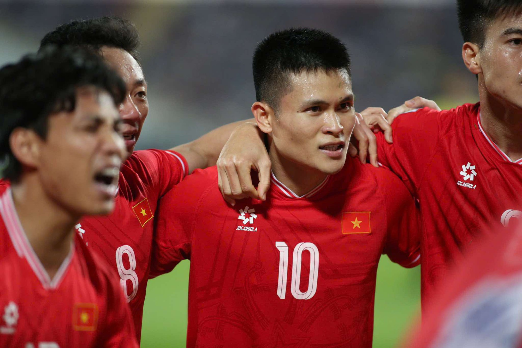 Không thể đỉnh hơn! Tuấn Hải, Hai Long giúp ĐT Việt Nam vô địch AFF Cup 2024, Duy Mạnh gửi luôn nụ hôn- Ảnh 6.