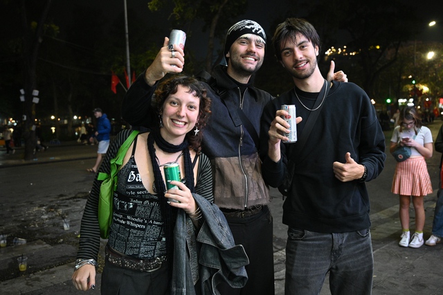 Khách nước ngoài ở Hà Nội nói về chiến thắng của đội tuyển Việt Nam dù thiếu vắng Xuân Sơn- Ảnh 6.