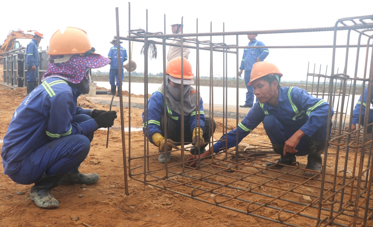 Tăng ca, tăng kíp thi công cao tốc Bắc - Nam qua tỉnh Phú Yên- Ảnh 3.