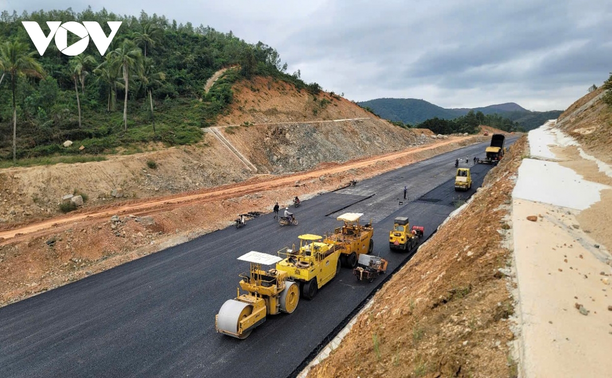 Tăng ca, tăng kíp thi công cao tốc Bắc - Nam qua tỉnh Phú Yên- Ảnh 5.