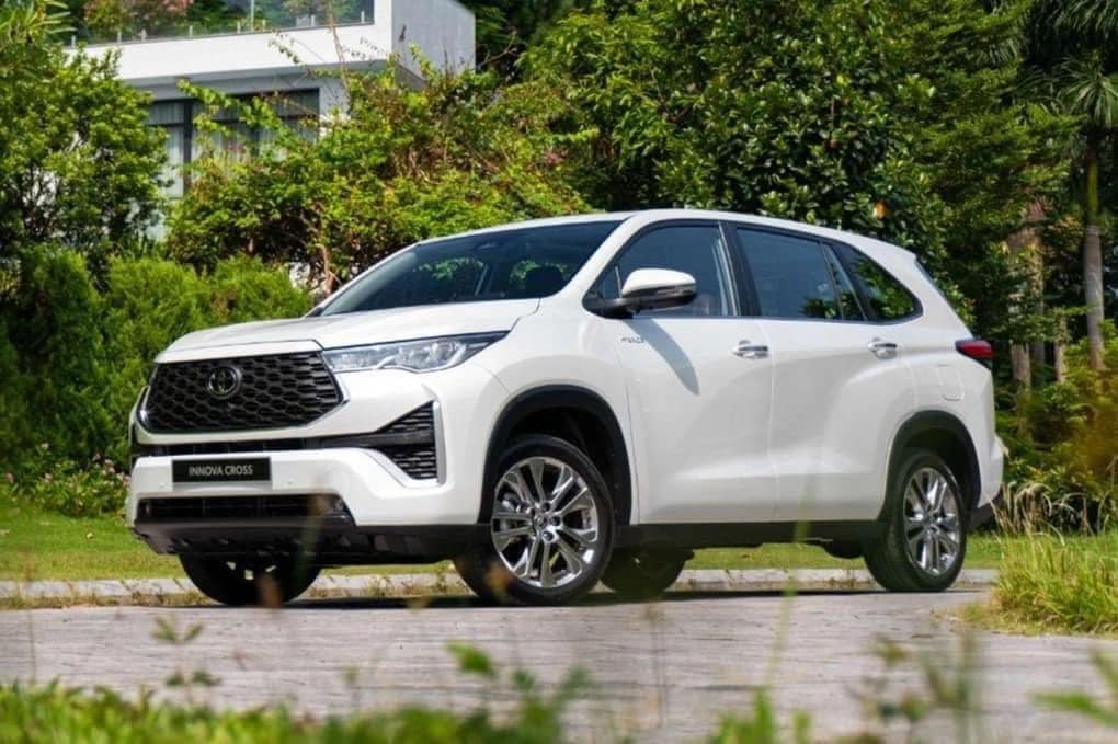 Xe Toyota nhập khẩu tăng giá: Alphard tăng tới 149 triệu, Innova Cross không còn rẻ hơn Custin, Corolla Cross sơn đỏ thành màu đặc biệt- Ảnh 5.