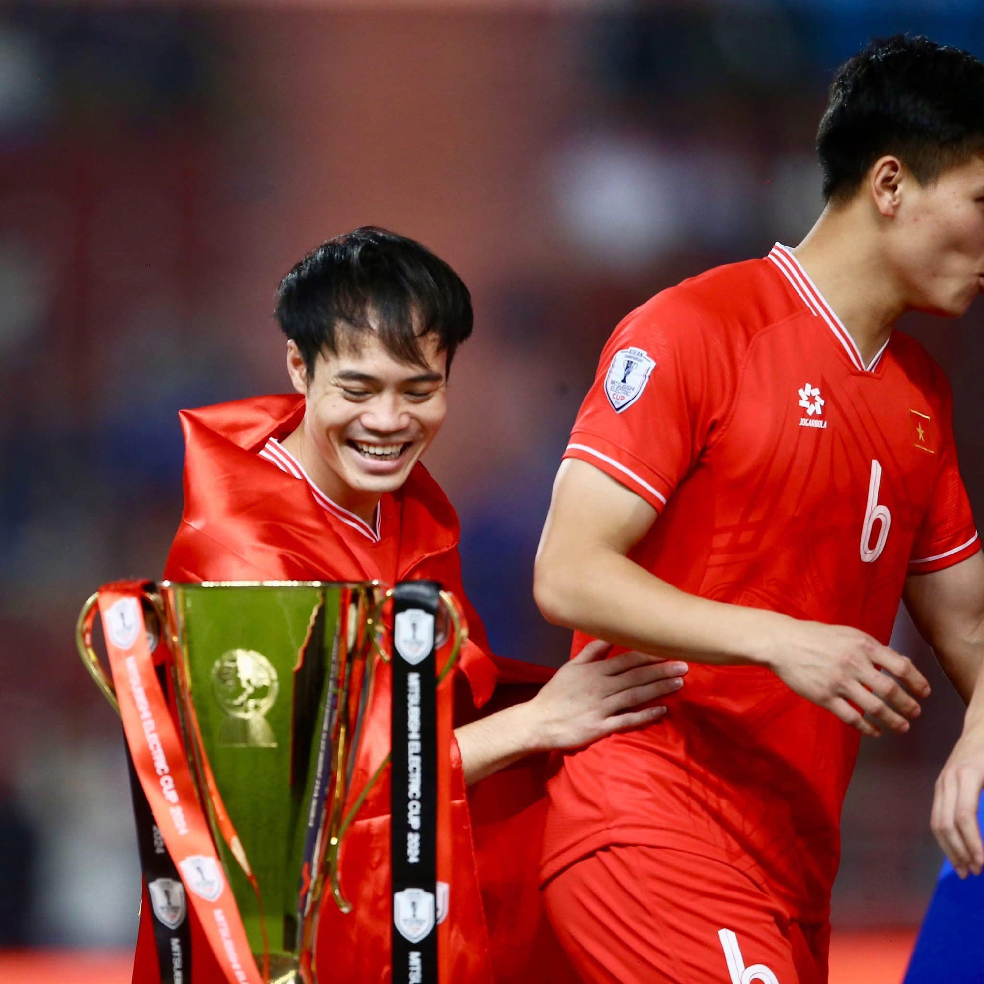 1 cầu thủ tự nhận 'chỉ là chân xách nước bổ cam...' ở AFF Cup 2024: Vào sân được 4/8 trận, lương cao top đầu V-League- Ảnh 2.