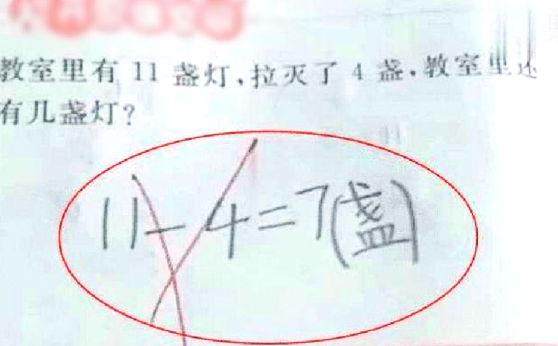 Học sinh làm phép toán 11 - 4 = 7 bị chấm sai, phụ huynh bức xúc đi hỏi cô giáo thì nhận về câu trả lời không ai ngờ tới- Ảnh 2.