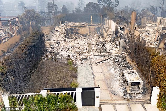 Cháy rừng lịch sử phá hủy California, hàng loạt sao hạng A Hollywood cũng thành vô gia cư khi biệt thự triệu đô bị cháy rụi- Ảnh 6.