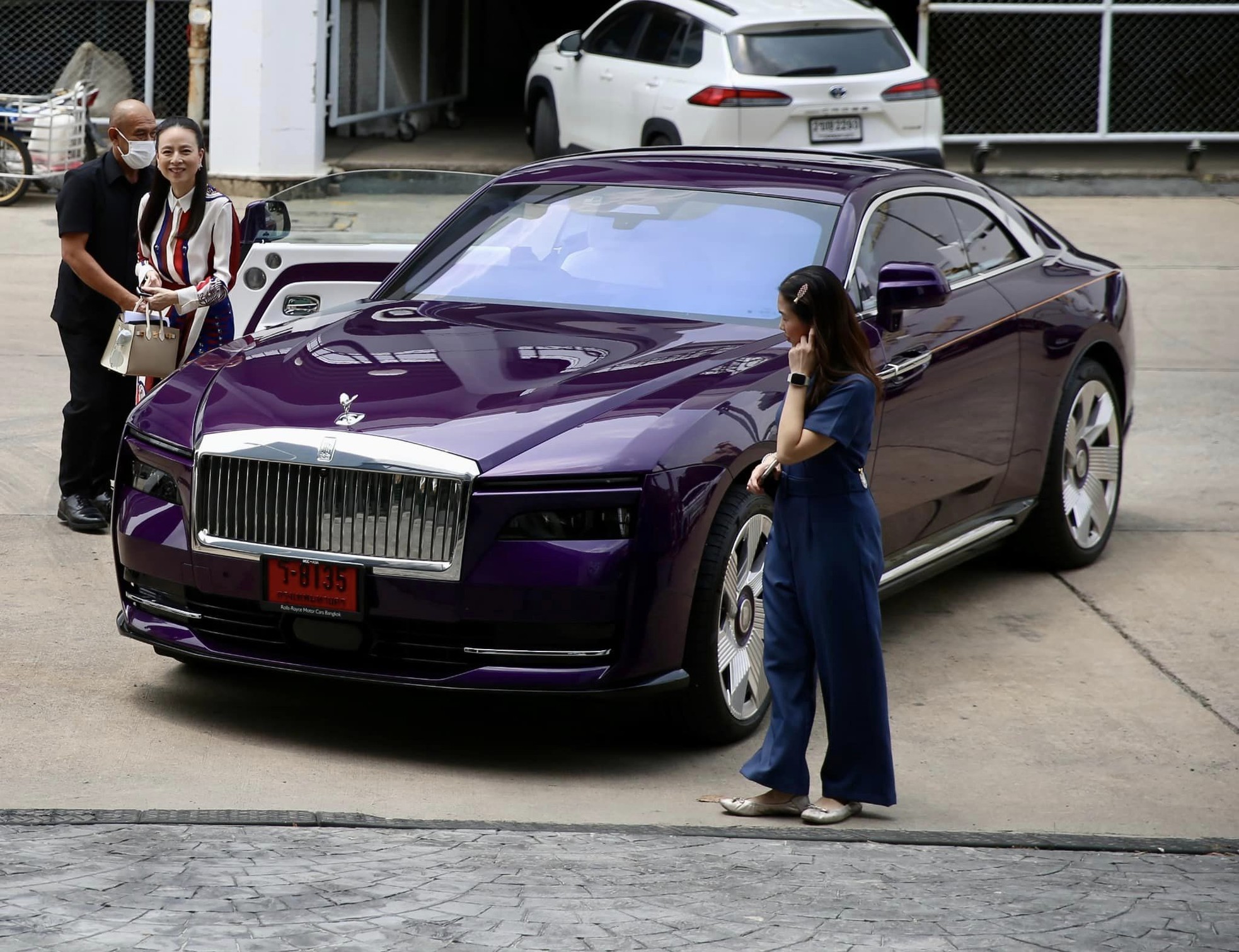 Chi tiết chiếc Rolls-Royce thuần điện của Madam Pang- Ảnh 3.