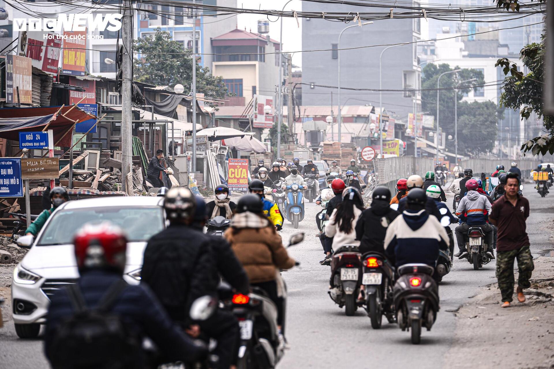 Trời Hà Nội mờ đục từ sáng đến tối, dân 'ngộp thở' trong mùa ô nhiễm không khí- Ảnh 8.