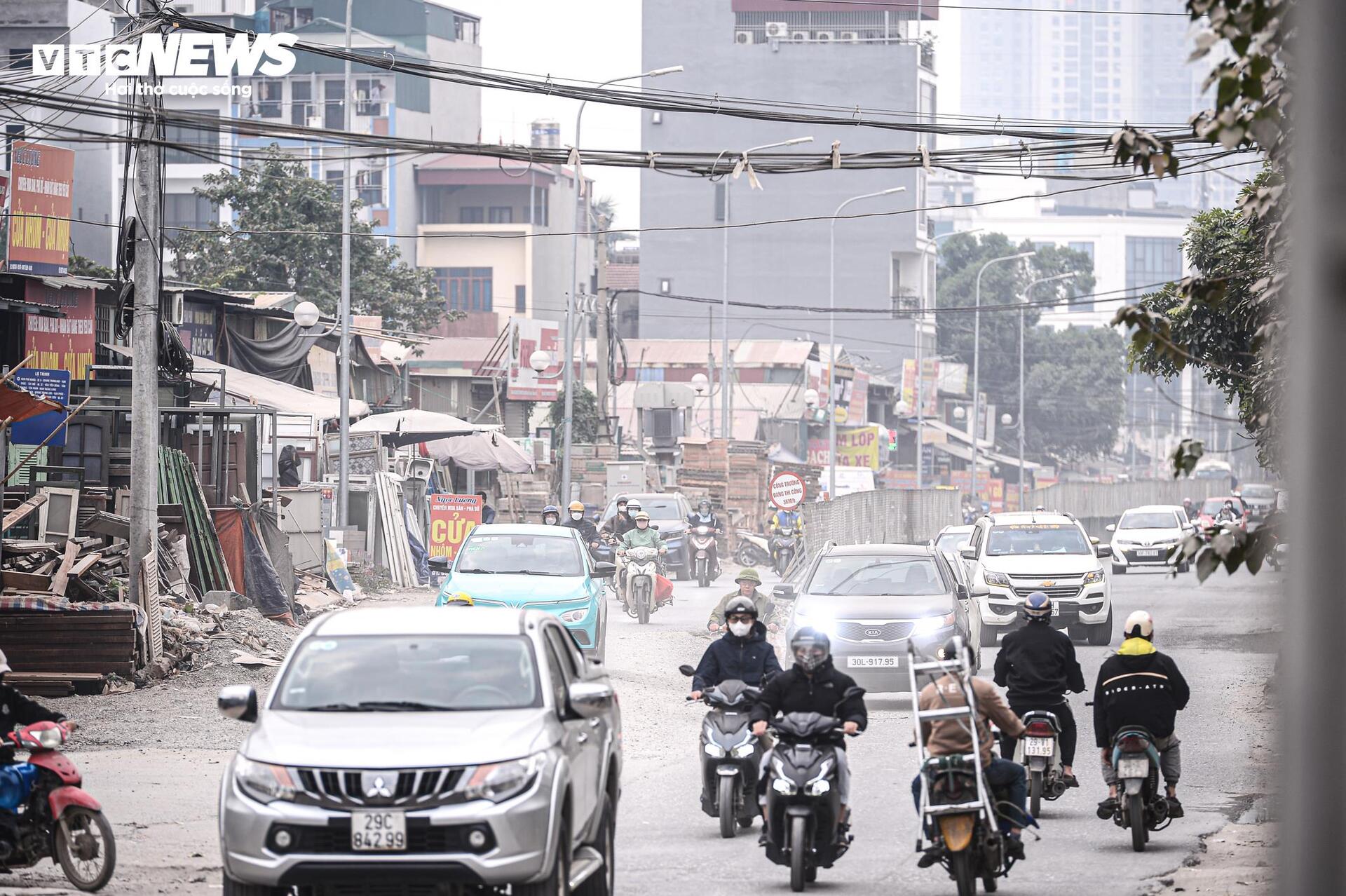 Trời Hà Nội mờ đục từ sáng đến tối, dân 'ngộp thở' trong mùa ô nhiễm không khí- Ảnh 14.