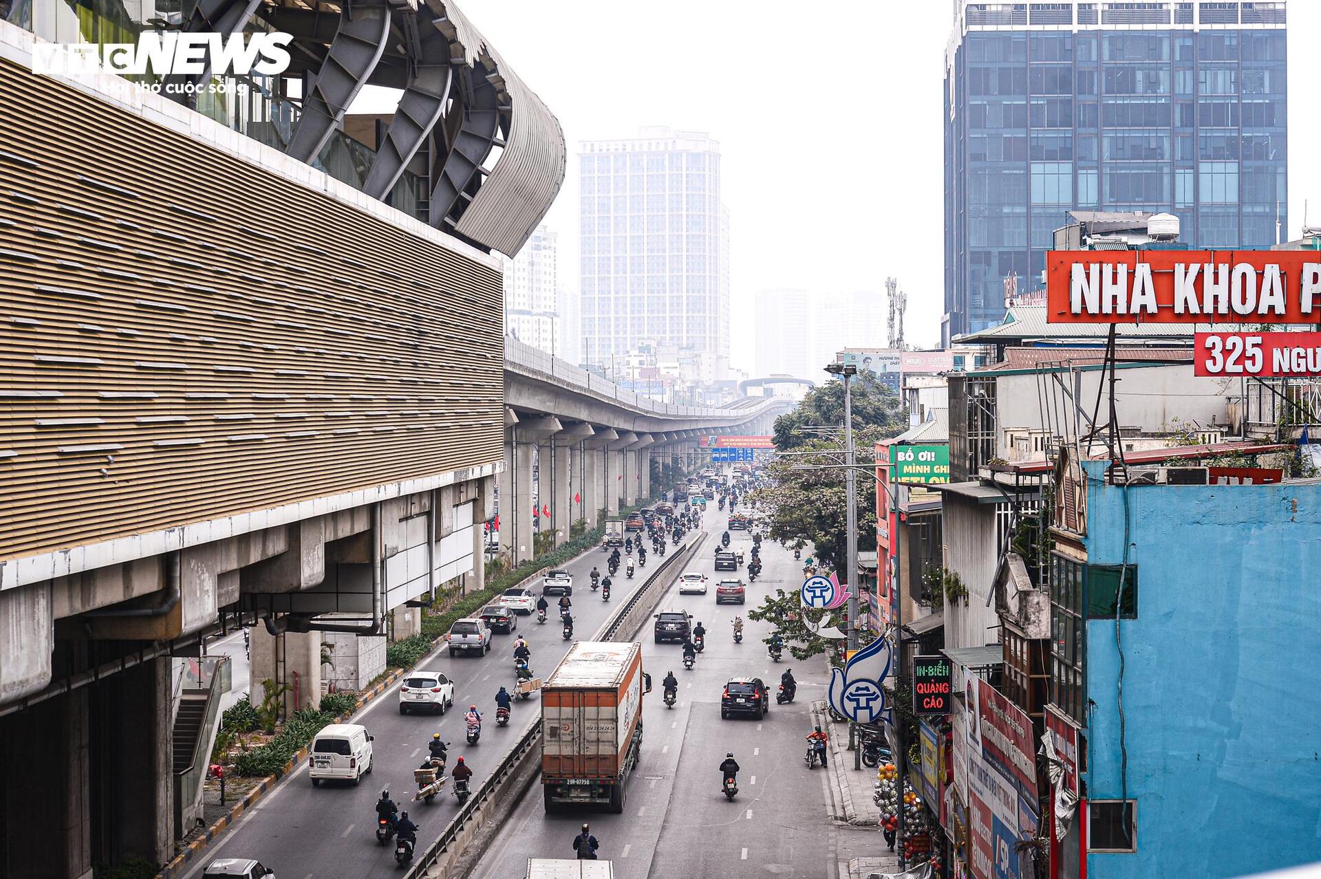 Trời Hà Nội mờ đục từ sáng đến tối, dân 'ngộp thở' trong mùa ô nhiễm không khí- Ảnh 19.