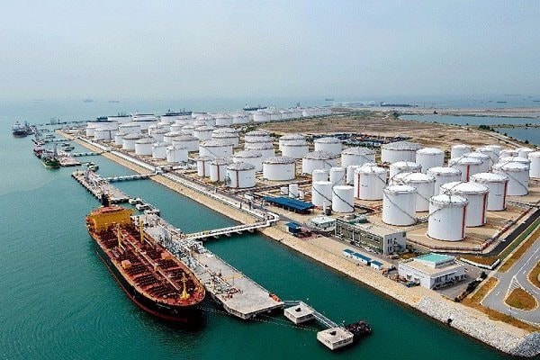 Sợ Mỹ siết thêm lệnh trừng phạt, quốc gia thành viên OPEC tìm cách ‘giải phóng’ 25 triệu thùng dầu mắc kẹt tại Trung Quốc trong 6 năm, nợ phí lưu kho gần nửa tỷ USD- Ảnh 1.