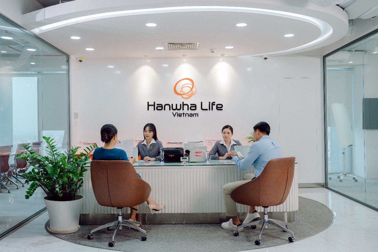 Hanwha Life thăng hạng trong top 500 Doanh nghiệp lớn nhất Việt Nam năm 2024- Ảnh 1.