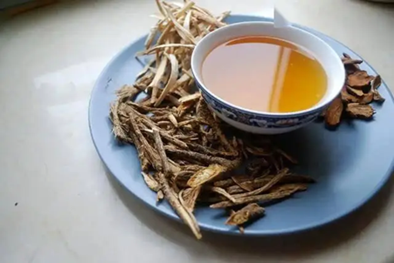 4 loại trà “phá thận" thầm lặng, khỏe mạnh đến đâu cũng khó chịu nổi- Ảnh 2.