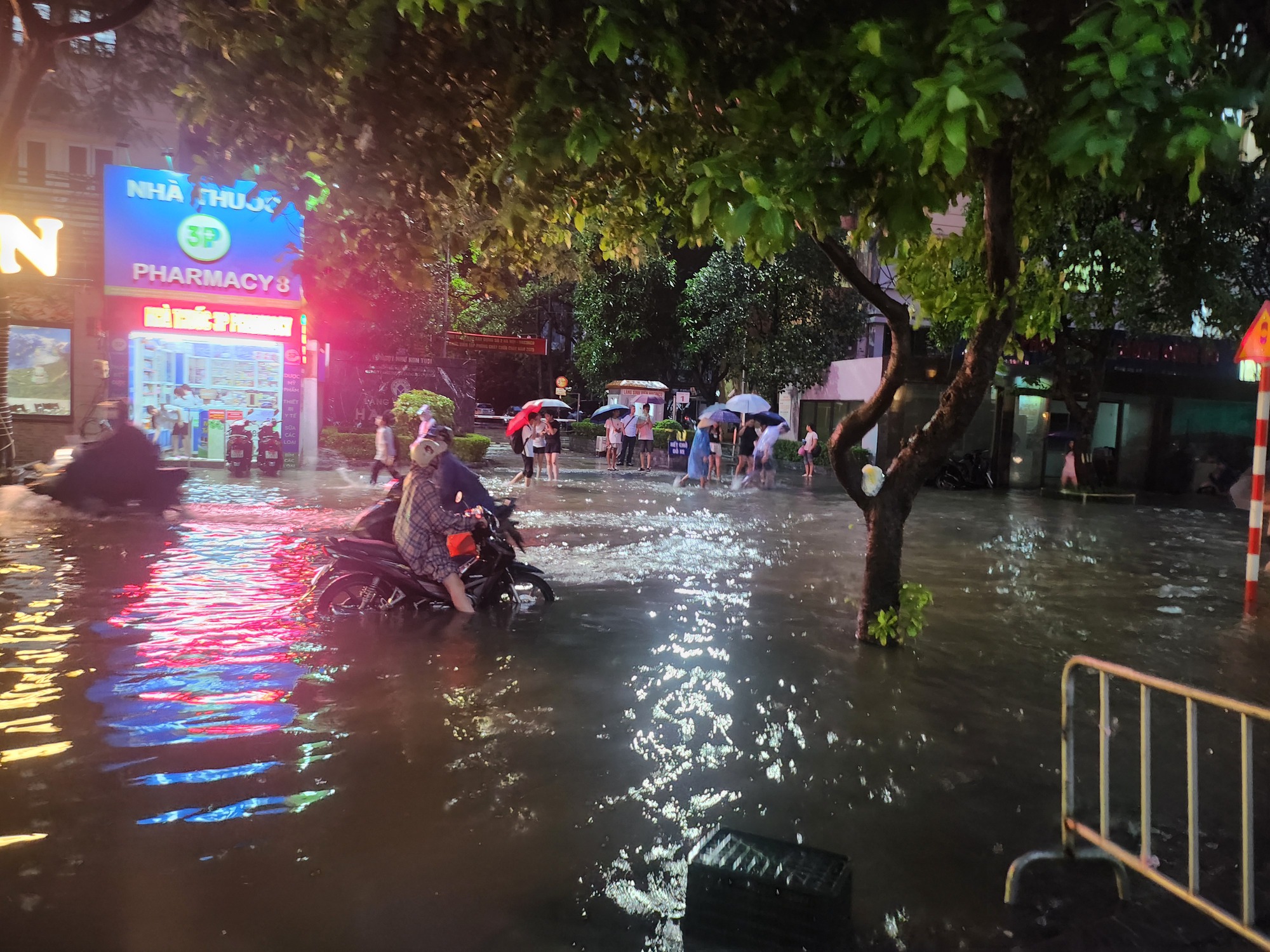 Đến sáng nay, Hà Nội còn bao nhiêu điểm ngập sâu?- Ảnh 1.